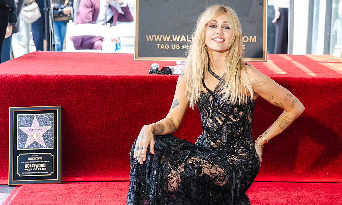 Hi88 hỗ trợ 24/7: Miley Cyrus rạng rỡ nhận sao Đại lộ Danh vọng cùng người thương - hình ảnh - vnhi88.vip