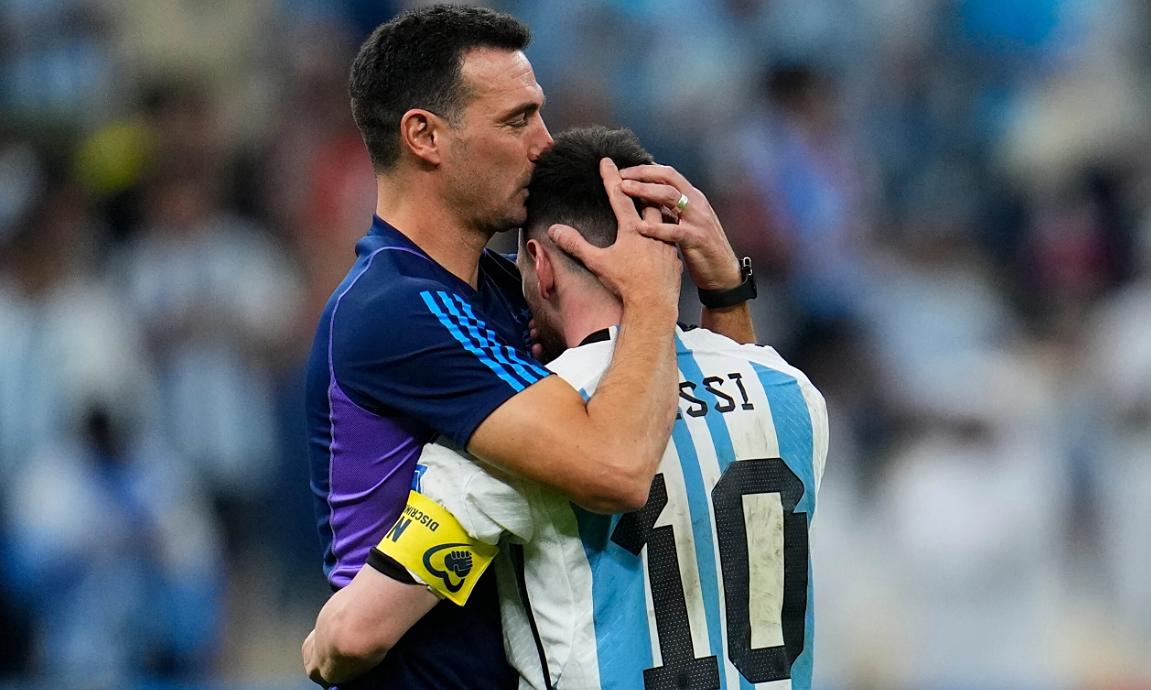 HLV Scaloni: ‘Trước khi ra quyết định, tôi luôn tham khảo Messi’ - hình ảnh - vnhi88.vip