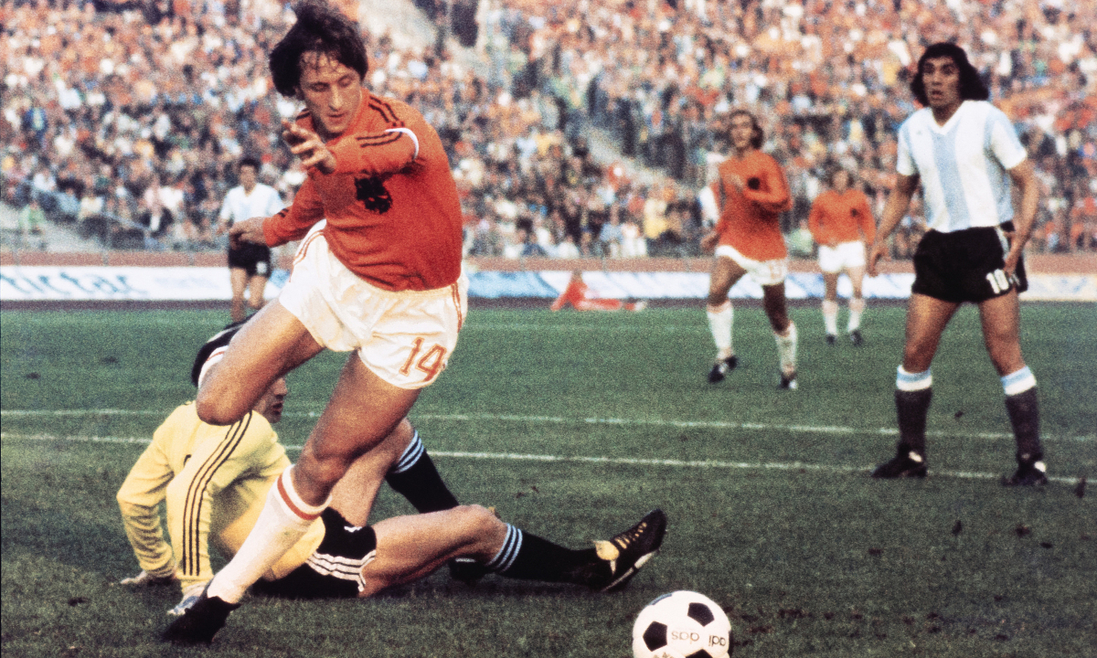 Hi88 cược thể thao và di sản chiến thuật World Cup: Từ kiểm soát bóng đến đổ bê tông - hình ảnh - vnhi88.vip Hi88 cược thể thao và di sản chiến thuật World Cup: Từ kiểm soát bóng đến đổ bê tông - hình ảnh - vnhi88.vip