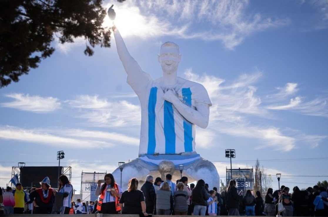 Argentina khánh thành tượng Messi cao 26 mét: góc nhìn mới cho người chơi Việt - hình ảnh - vnhi88.vip Argentina khánh thành tượng Messi cao 26 mét: góc nhìn mới cho người chơi Việt - hình ảnh - vnhi88.vip