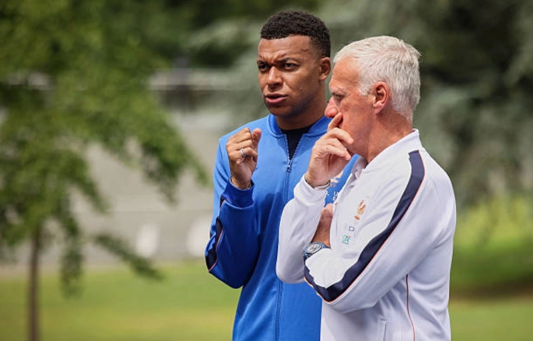 Deschamps: ‘Nhiều HLV cũng ngốc như tôi khi xếp Mbappe đá trung phong’ - hình ảnh - vnhi88.vip Deschamps: ‘Nhiều HLV cũng ngốc như tôi khi xếp Mbappe đá trung phong’ - hình ảnh - vnhi88.vip
