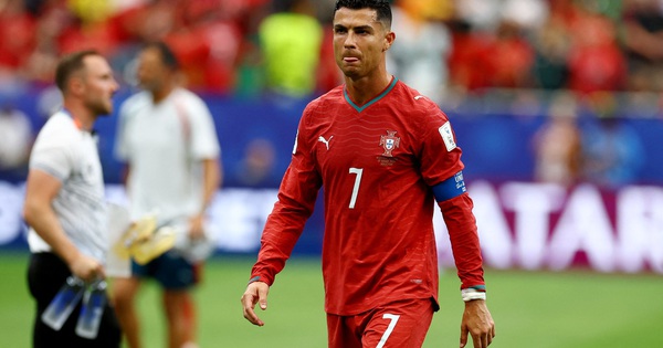 Ronaldo rời sân gây xôn xao: HLV Bồ Đào Nha lý giải do chưa quen quy trình World Cup - hình ảnh - vnhi88.vip Ronaldo rời sân gây xôn xao: HLV Bồ Đào Nha lý giải do chưa quen quy trình World Cup - hình ảnh - vnhi88.vip