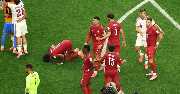 HLV Tây Ban Nha ôm Ronaldo trước đại chiến: Dấu ấn cảm xúc và cơ hội cho người hâm mộ Hi88 - hình ảnh - vnhi88.vip