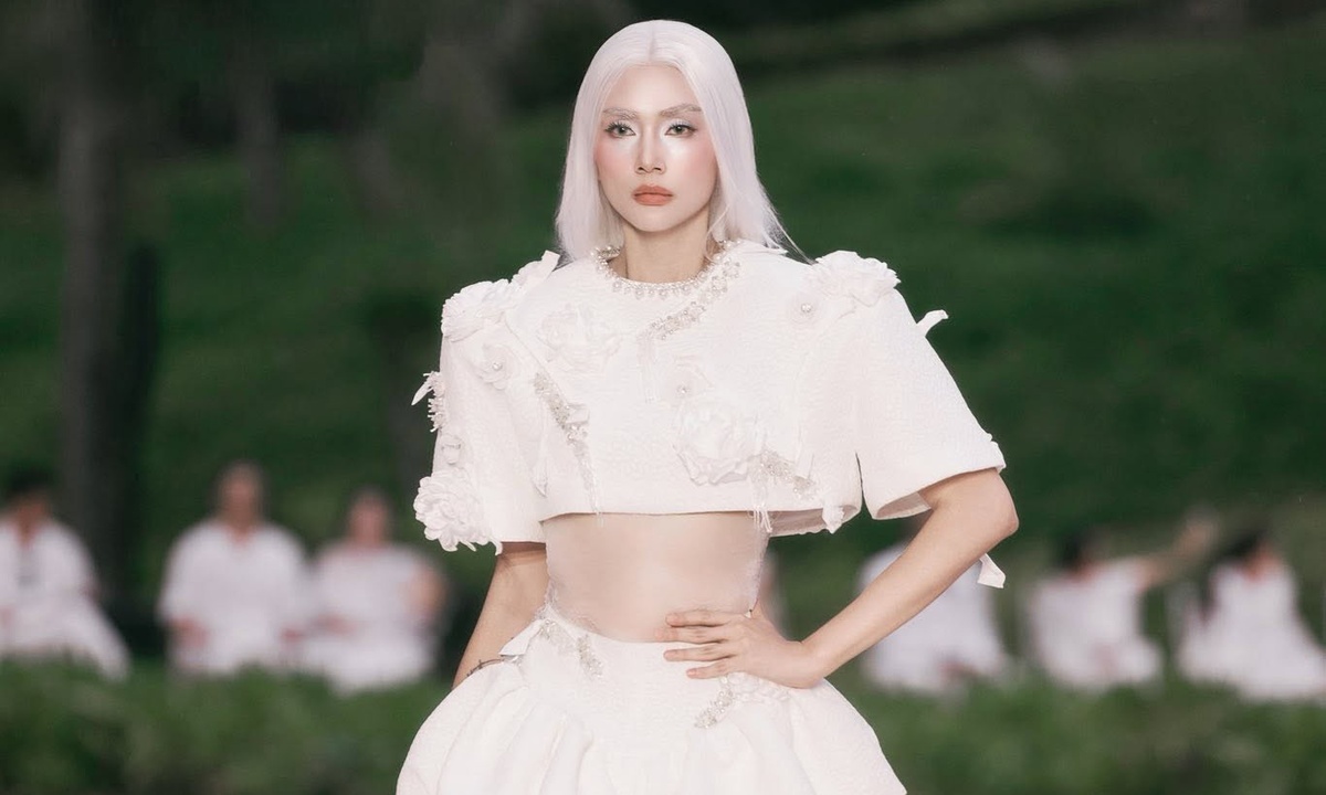 Võ Hoàng Yến “đốt mắt” khán giả khi catwalk trên môtô địa hình tại show thời trang ở Lăng Cô - hình ảnh - vnhi88.vip