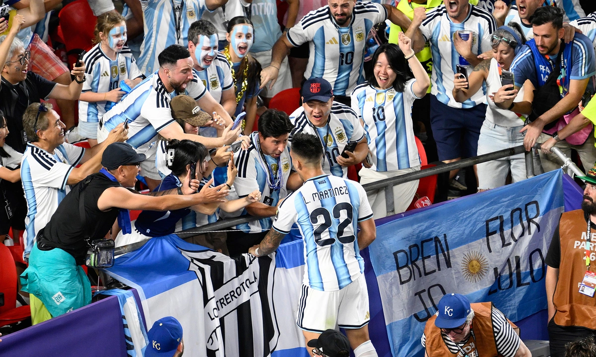 Báo Anh đặt dấu hỏi về việc tiền đạo Argentina thoát thẻ đỏ: góc nhìn mới cho người chơi Việt - hình ảnh - vnhi88.vip