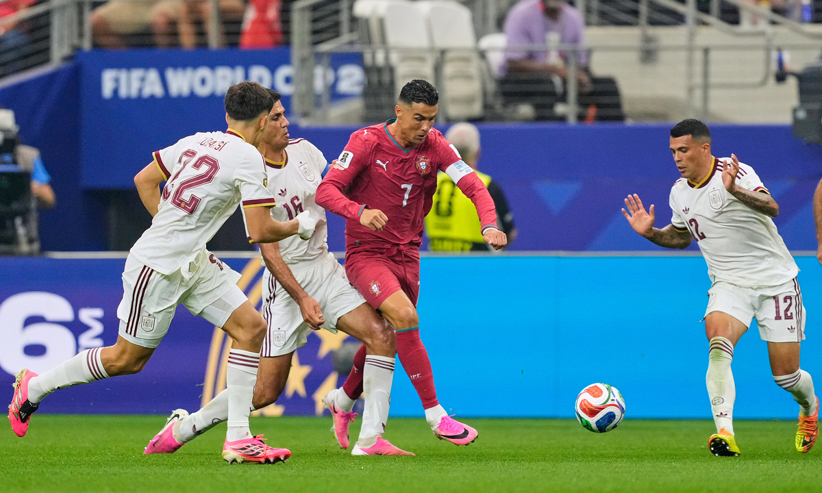 Ronaldo Nhận Điểm Thấp Nhất Trận Thua Tây Ban Nha: Dấu Hỏi Lớn Cho Tượng Đài Bóng Đá - hình ảnh - vnhi88.vip Ronaldo Nhận Điểm Thấp Nhất Trận Thua Tây Ban Nha: Dấu Hỏi Lớn Cho Tượng Đài Bóng Đá - hình ảnh - vnhi88.vip